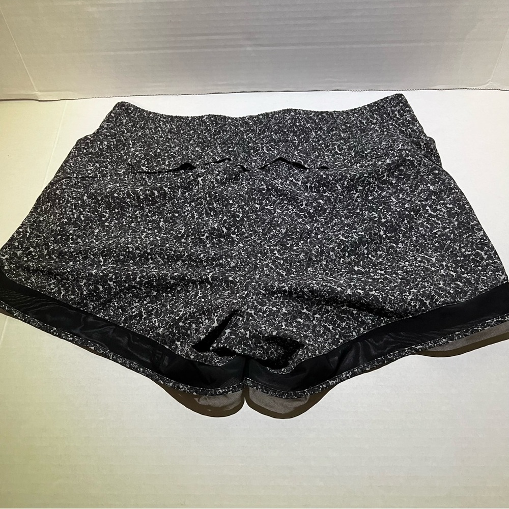 Athleta Printed Mesh Racer Run Shorts Black Gray Size Medium - Picture 3 of 7